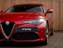 Alfa Romeo Giulia 2.0T Q2 | Race-mode | Rosso Competizione | Veloce stoelen | Harman/Kardon | Orig. NL