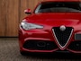 Alfa Romeo Giulia 2.0T Q2 | Race-mode | Rosso Competizione | Veloce stoelen | Harman/Kardon | Orig. NL