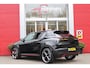 Alfa Romeo Junior Elettrica VELOCE 280PK 54 kWh | SPORT PACK (SABELT SPORTSTOELEN ELEKTRISCH BEDIENBAAR OP DE BESTUURDERSSTOEL/STOEL VERWARMING/ALUMINIUM INSTAPLIJSTEN EN PEDALEN/PERFROMANCE STUURWIEL MET ALCANTARA/PERFORMANCE BODYKIT "PROGRESSO"/AMBIENT LIGHT/GETINTE ACHETRRUITEN | TECHNO PACK (LED MATRIX KOPLAMPEN/AUTOMATISCH DIMMENDE BINNENSPIEGEL/DRAADLOZE TELEFOONLADER/DODEHOEK DETECTIE/NAVIGATIE/ELEKTRISCH BEDIENBARE ACHTERKLEP/KEYLESS ENTRY/KEYLESS START/ADAPTIVE CRUISE CONTROL/ACHTERUITRIJ CAMERA) | DRAADLOZE APPLE CARPLAY/ANDROID AUTO | 20" LICHTMETALEN VELGEN "VENTI" | RODE REMKLAUWEN | DC SNELLADER | "TORSEN" SPERDIFFERENTIEEL | GROTERE REMSCHIJVEN VOOR |