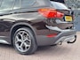 BMW X1 sDrive18i High Executive | Automaat | Leder | Pano | Trekhaak | Cruise | PDC | All-seasons |