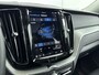 Volvo XC60 2.0 T6 Plug-in hybrid AWD Ultra Dark | Trekhaak | PDC V+A en 360 camera | BLIS | Panoramadak | Stoel + Stuurverwarming | Keyless Entry + Start |