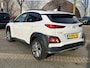 Hyundai Kona Electric EV Premium Sky 64 kWh VAN: €20.900,- VOOR: €19.440,- UW EINDEJAARSVOORDEEL: €2.023,-PANORAMA DAK | 3-FASE | LEDER | STOEL VERWARM, VENTILATIE | CAMERA | RIJKLAAR INCL. 12 MND BOVAG GARANTIE
