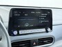 Hyundai Kona Electric EV Premium 64 kWh SOH 100% | 3-FASE | WARMTEPOMP | LEDER | STOEL VERWARM, VENTILATIE | CAMERA | RIJKLAAR INCL. 12 MND BOVAG GARANTIE