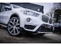 BMW X1 SDrive20i Orange Edition III|Trekhaak|Pano|LED|Ambiance|Camera
