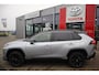 Toyota RAV4 2.5 HYBRID AWD STYLE APPLE/ANDROID LEDER STOEL/STUUR/VOORRUITVERWARM. ELEK. ACHTERKLEP. 1650KG-TREK. CAMERA P-SENSOREN KEYLESS