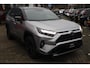 Toyota RAV4 2.5 HYBRID AWD STYLE APPLE/ANDROID LEDER STOEL/STUUR/VOORRUITVERWARM. ELEK. ACHTERKLEP. 1650KG-TREK. CAMERA P-SENSOREN KEYLESS