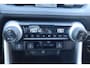 Toyota RAV4 2.5 HYBRID AWD STYLE APPLE/ANDROID LEDER STOEL/STUUR/VOORRUITVERWARM. ELEK. ACHTERKLEP. 1650KG-TREK. CAMERA P-SENSOREN KEYLESS