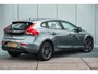 Volvo V40 T2 Geartronic Nordic+ | Trekhaak | Lederen bekleding | Standkachel | Navigatie | Parkeersensoren voor + achter | LED koplampen | Standkachel | Voorruitverwarming | Climate control | Stoelverwarming |