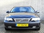Volvo V70 2.4 T Aut. | Budget auto | Trekhaak |  Nw APK | Leer | Allseason |