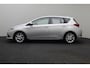 Toyota Auris 1.8 Hybrid Aspiration 2016 | Dealer Onderhouden Trekhaak | Navigatie | DAB Radio | Cruise Control | Lane Assist | Stuurwiel Bediening | Climate Control | Boekjes | 2 Sleutels
