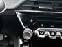 Peugeot e-2008 EV GT 50 kWh 136pk Automaat | Navigatie | Climate Control | Cruise Control | LED | Achteruitrijcamera | 17" LMV | Keyless Entry/Start | Verwarmde Voorstoelen | Apple Carplay/Android Auto |