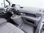 Peugeot Partner T 111PK BENZINE 3-Peroons Apple Carplay Android Auto Navi Airco Cruise Control Pdc DAB Regen-Lichtsensor Premium Euro 6 Betonplex Vloer Schuifdeur Achterdeuren Geen Gezeur met Millieuzones! Zeer compleet! Marge auto, dus er komt GEEN BTW bij !