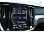 Volvo V60 T8 Automaat Twin Engine AWD Inscription |Panoramadak| Head up display| Electrisch bedienbare voorstoelen| Nappa Lederen interieur| Semi eletrische trekhaak| Rondomzicht Camera| Adaptieve Cruise Control.