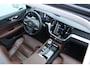 Volvo V60 T8 Automaat Twin Engine AWD Inscription |Panoramadak| Head up display| Electrisch bedienbare voorstoelen| Nappa Lederen interieur| Semi eletrische trekhaak| Rondomzicht Camera| Adaptieve Cruise Control.