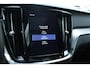 Volvo V60 T8 Automaat Twin Engine AWD Inscription |Panoramadak| Head up display| Electrisch bedienbare voorstoelen| Nappa Lederen interieur| Semi eletrische trekhaak| Rondomzicht Camera| Adaptieve Cruise Control.