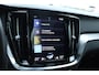 Volvo V60 T8 Automaat Twin Engine AWD Inscription |Panoramadak| Head up display| Electrisch bedienbare voorstoelen| Nappa Lederen interieur| Semi eletrische trekhaak| Rondomzicht Camera| Adaptieve Cruise Control.