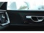 Volvo V60 T8 Automaat Twin Engine AWD Inscription |Panoramadak| Head up display| Electrisch bedienbare voorstoelen| Nappa Lederen interieur| Semi eletrische trekhaak| Rondomzicht Camera| Adaptieve Cruise Control.