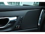 Volvo V60 T8 Automaat Twin Engine AWD Inscription |Panoramadak| Head up display| Electrisch bedienbare voorstoelen| Nappa Lederen interieur| Semi eletrische trekhaak| Rondomzicht Camera| Adaptieve Cruise Control.