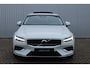 Volvo V60 T8 Automaat Twin Engine AWD Inscription |Panoramadak| Head up display| Electrisch bedienbare voorstoelen| Nappa Lederen interieur| Semi eletrische trekhaak| Rondomzicht Camera| Adaptieve Cruise Control.