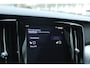 Volvo V60 T8 Automaat Twin Engine AWD Inscription |Panoramadak| Head up display| Electrisch bedienbare voorstoelen| Nappa Lederen interieur| Semi eletrische trekhaak| Rondomzicht Camera| Adaptieve Cruise Control.