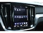 Volvo V60 T8 Automaat Twin Engine AWD Inscription |Panoramadak| Head up display| Electrisch bedienbare voorstoelen| Nappa Lederen interieur| Semi eletrische trekhaak| Rondomzicht Camera| Adaptieve Cruise Control.
