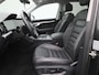 Volkswagen Touareg Elegance 3.0 TSi eHybrid 4MOTION 381 PK | V6 | Plug-In | Trekhaak | Panoramadak | Lederen Bekleding | Achterklep Elektrisch | 21 Inch Velgen | LED Matrix | Stoelverwarming | Stoelventilatie