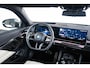 BMW i5 Touring eDrive40 M Sport Edition 84 kWh Trekhaak - Panoramadak - Parking/Driving Professional - Comfort Pack - Harman Kardon - Head up - Comfort Acces - Stuurwielrandverwarming - Active Guard -