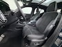 Volvo XC40 232pk Recharge Pro 70KwH Pano-Dak SOH 95% Adaptive-Cruise 20" Elektr.-Leer/Alcantara+Verwarmd+Memory Warmtepomp Harman&Kardon®-Hifi Camera Apple Carplay Android Auto Navi Ecc Pdc Led Elek.Achterklep Keyless Full Led Origineel NLse auto! € 54.000,- nieuw. 1e Eigenaar Origineel Nederlandse Auto Dealeronderhouden 1.500KG -Trekvermogen
