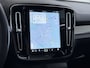 Volvo XC40 232pk Recharge Pro 70KwH Pano-Dak SOH 95% Adaptive-Cruise 20" Elektr.-Leer/Alcantara+Verwarmd+Memory Warmtepomp Harman&Kardon®-Hifi Camera Apple Carplay Android Auto Navi Ecc Pdc Led Elek.Achterklep Keyless Full Led Origineel NLse auto! € 54.000,- nieuw. 1e Eigenaar Origineel Nederlandse Auto Dealeronderhouden 1.500KG -Trekvermogen