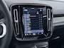 Volvo XC40 232pk Recharge Pro 70KwH Pano-Dak SOH 95% Adaptive-Cruise 20" Elektr.-Leer/Alcantara+Verwarmd+Memory Warmtepomp Harman&Kardon®-Hifi Camera Apple Carplay Android Auto Navi Ecc Pdc Led Elek.Achterklep Keyless Full Led Origineel NLse auto! € 54.000,- nieuw. 1e Eigenaar Origineel Nederlandse Auto Dealeronderhouden 1.500KG -Trekvermogen