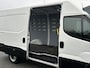 IVECO Daily 35S14V 2.3 136 PK / L2H2 / 30.452 KM !! / 3.500 KG AHG / 270 A DEUREN / TREKHAAK / AIRCO / BLUETOOTH / 3-ZITS