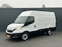 IVECO Daily 35S14V 2.3 136 PK / L2H2 / 30.452 KM !! / 3.500 KG AHG / 270 A DEUREN / TREKHAAK / AIRCO / BLUETOOTH / 3-ZITS