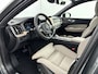 Volvo XC60 T8 Recharge Ultra Dark | 20" | Luchtvering | Trekhaak | Panoramadak | Head-up | Harman Kardon | Elektr. verst. Stoelen | Full LED