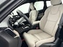 Volvo XC60 T8 Recharge Ultra Dark | 20" | Luchtvering | Trekhaak | Panoramadak | Head-up | Harman Kardon | Elektr. verst. Stoelen | Full LED