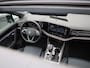 Volkswagen Touareg Atmosphere 3.0 TSi eHybrid 4MOTION 381 PK | R-line | Automaat | Navigatie | Panoramadak | 360 Camera | Adaptive Cruise Control | Softclose | Head-up display | Stoelverwarming | Lichtmetalen velgen | Privacy glass |