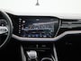 Volkswagen Touareg Atmosphere 3.0 TSi eHybrid 4MOTION 381 PK | R-line | Automaat | Navigatie | Panoramadak | 360 Camera | Adaptive Cruise Control | Softclose | Head-up display | Stoelverwarming | Lichtmetalen velgen | Privacy glass |