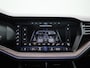Volkswagen Touareg Atmosphere 3.0 TSi eHybrid 4MOTION 381 PK | R-line | Automaat | Navigatie | Panoramadak | 360 Camera | Adaptive Cruise Control | Softclose | Head-up display | Stoelverwarming | Lichtmetalen velgen | Privacy glass |
