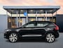 Volvo XC40 Recharge P8 AWD R-Design | 20" | Leder | Panoramadak | Harman Kardon | 360 Camera | Elektr. verst. Stoelen | Full LED | Stoel/Stuurverwarming | Adaptieve Cruise | BLIS