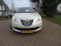 Lancia Ypsilon 0.9 TwinAir Platinum magic parking, parelmoerlak!