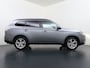 Mitsubishi Outlander 2.0I AUT 7-Persoons ! Trekhaak Ecc Cruise Control Keyless Intense+ Bluetooth Lmv 18" Privacy Glas Rockford-Fosgate®-Audio Origineel Nederlandse Auto 1.600kg trekvermogen Slechts 1425-leeg-gewicht!