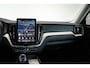 Volvo XC60 T6 Plug-in hybrid AWD Ultra Dark | Stoelverwarming | Electrische wegklapbare trekhaak | Head-Up Display | Adaptive Cruise Control | 360° Parkeercamera | Parkeersensoren voor + achter | Premium Audio by Harman Kardon