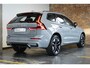 Volvo XC60 T6 Plug-in hybrid AWD Ultra Dark | Stoelverwarming | Electrische wegklapbare trekhaak | Head-Up Display | Adaptive Cruise Control | 360° Parkeercamera | Parkeersensoren voor + achter | Premium Audio by Harman Kardon