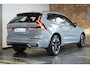 Volvo XC60 T6 Plug-in hybrid AWD Ultra Dark | Stoelverwarming | Electrische wegklapbare trekhaak | Head-Up Display | Adaptive Cruise Control | 360° Parkeercamera | Parkeersensoren voor + achter | Premium Audio by Harman Kardon