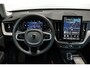 Volvo XC60 T6 Plug-in hybrid AWD Ultra Dark | Stoelverwarming | Electrische wegklapbare trekhaak | Head-Up Display | Adaptive Cruise Control | 360° Parkeercamera | Parkeersensoren voor + achter | Premium Audio by Harman Kardon
