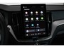Volvo XC60 T6 Plug-in hybrid AWD Ultra Dark | Stoelverwarming | Electrische wegklapbare trekhaak | Head-Up Display | Adaptive Cruise Control | 360° Parkeercamera | Parkeersensoren voor + achter | Premium Audio by Harman Kardon
