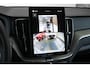 Volvo XC60 T6 Plug-in hybrid AWD Ultra Dark | Stoelverwarming | Electrische wegklapbare trekhaak | Head-Up Display | Adaptive Cruise Control | 360° Parkeercamera | Parkeersensoren voor + achter | Premium Audio by Harman Kardon