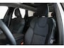 Volvo XC60 T6 Plug-in hybrid AWD Ultra Dark | Stoelverwarming | Electrische wegklapbare trekhaak | Head-Up Display | Adaptive Cruise Control | 360° Parkeercamera | Parkeersensoren voor + achter | Premium Audio by Harman Kardon