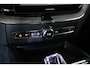 Volvo XC60 T6 Plug-in hybrid AWD Ultra Dark | Stoelverwarming | Electrische wegklapbare trekhaak | Head-Up Display | Adaptive Cruise Control | 360° Parkeercamera | Parkeersensoren voor + achter | Premium Audio by Harman Kardon