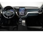 Volvo XC60 T6 Plug-in hybrid AWD Ultra Dark | Stoelverwarming | Electrische wegklapbare trekhaak | Head-Up Display | Adaptive Cruise Control | 360° Parkeercamera | Parkeersensoren voor + achter | Premium Audio by Harman Kardon