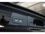 Volvo XC60 T6 Plug-in hybrid AWD Ultra Dark | Stoelverwarming | Electrische wegklapbare trekhaak | Head-Up Display | Adaptive Cruise Control | 360° Parkeercamera | Parkeersensoren voor + achter | Premium Audio by Harman Kardon